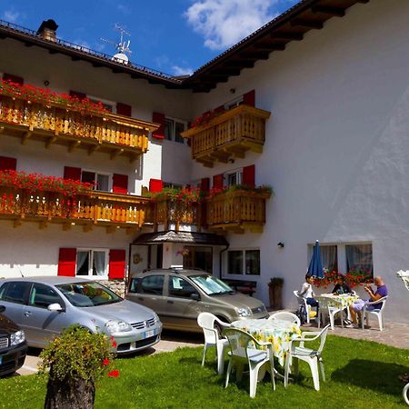 Garni Tyrolia Hotel Campitello di Fassa Exterior foto