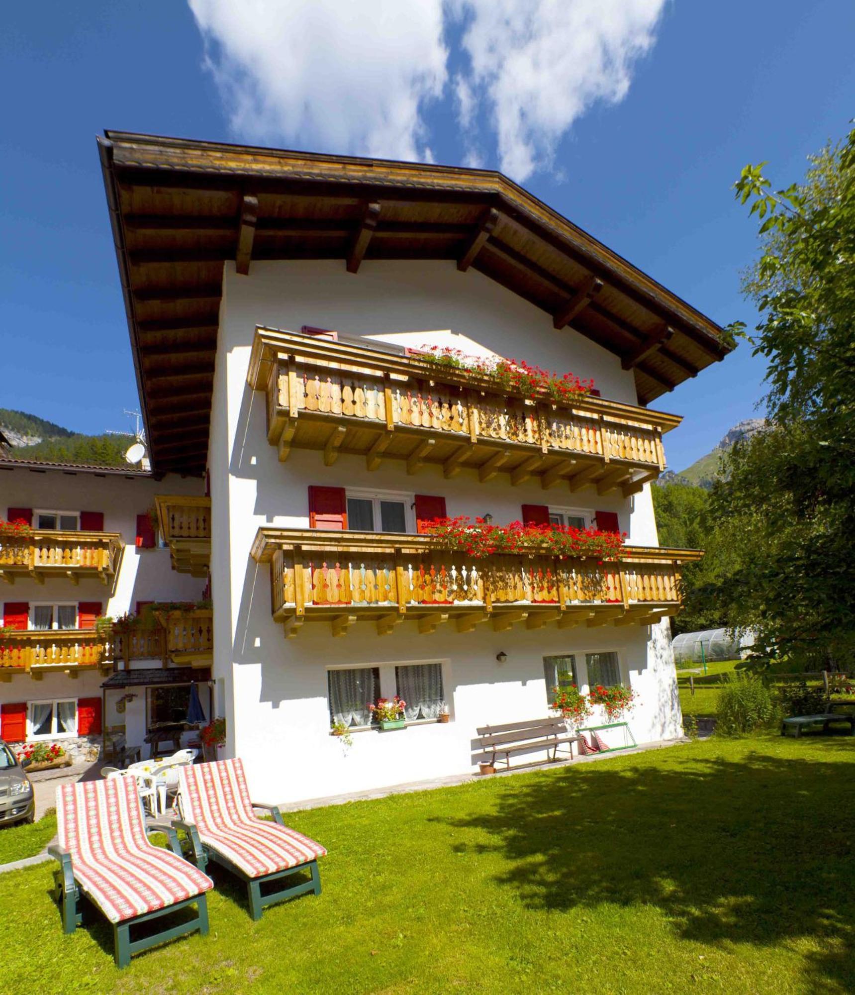 Garni Tyrolia Hotel Campitello di Fassa Exterior foto