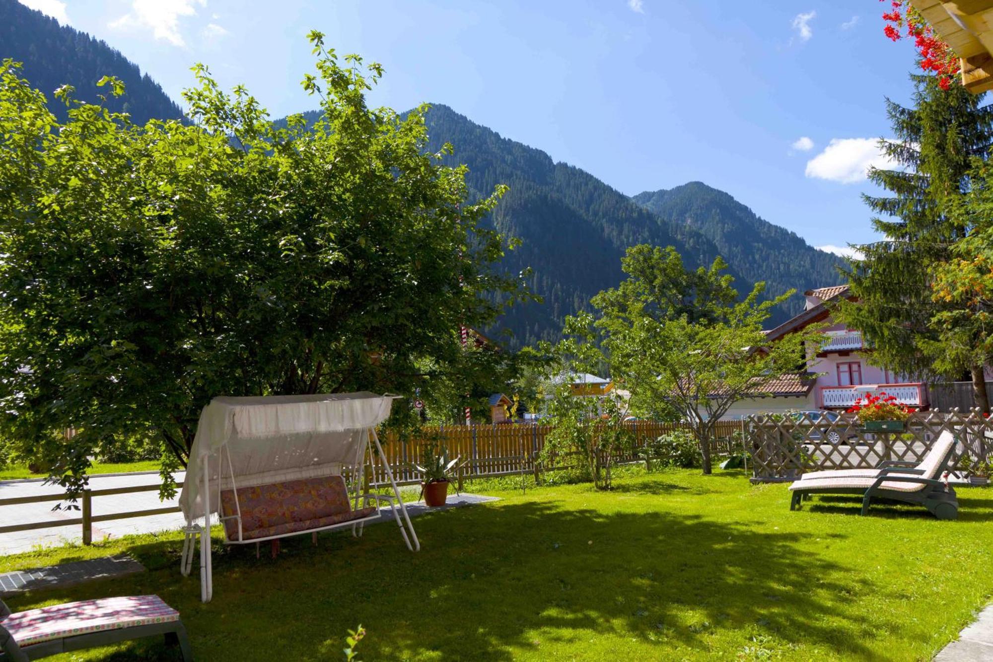 Garni Tyrolia Hotel Campitello di Fassa Exterior foto